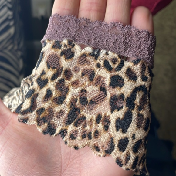 2 Victoria Secret Lace thongs - Picture 6 of 6